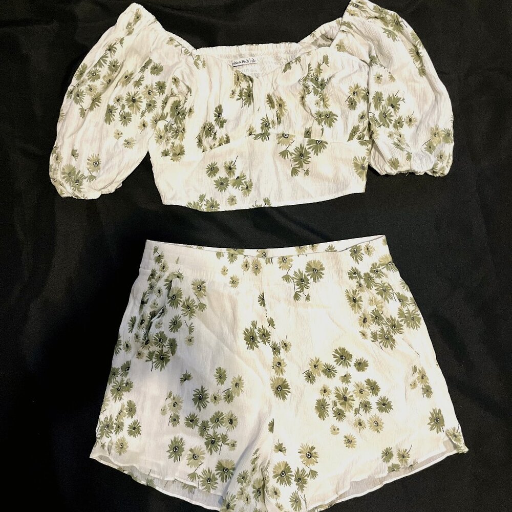 Abercrombie & Fitch 2 Piece Ivory and Olive Top and Matching  Shorts
